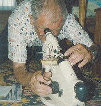 Measuring power of glasses with a refractometer